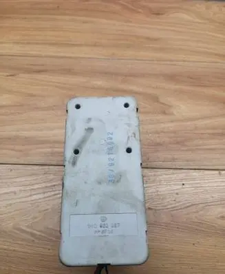 Volkswagen PASSAT B3 Central locking vacuum pump 1H0962257