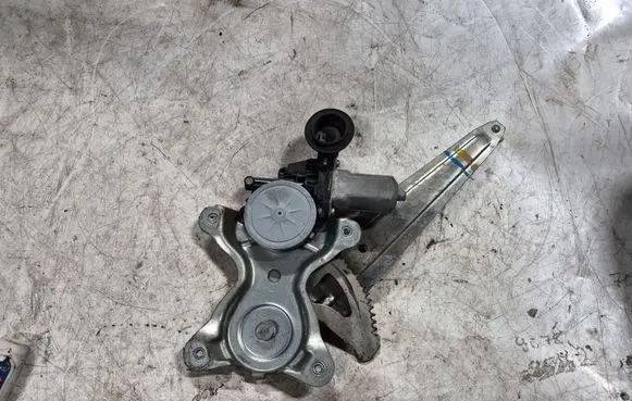 Lexus IS 220D-250-350 Front door window regulator motor 8521058010