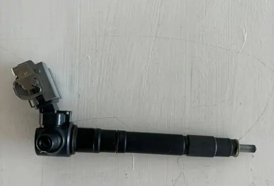 Toyota Hilux VIII Fuel injector 236700E070 2367009460