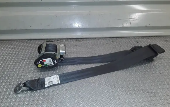 Volkswagen Golf VI Front seatbelt 1K4857706AK 615811100
