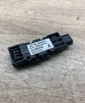 Nissan Primera Airbag deployment crash/impact sensor 0285003019