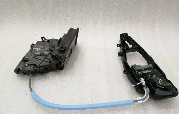 BMW X4 G02 Front door lock 9492101