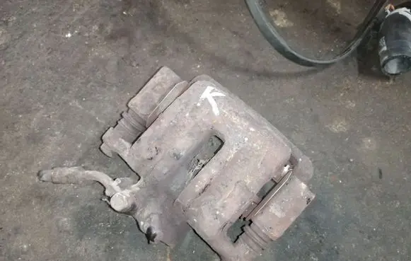 Chevrolet Captiva Rear brake caliper