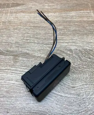 BMW 5 E39 Hazard light switch 8350947 WITHPLUG