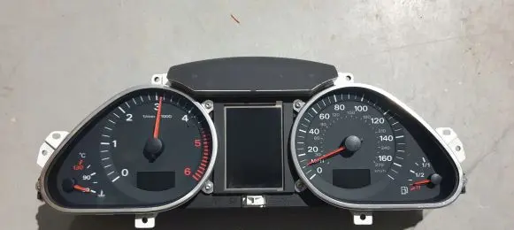 Audi Q7 4L Speedometer (instrument cluster) 4L0920981B