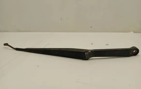 Nissan X-Trail T30 Front wiper blade arm