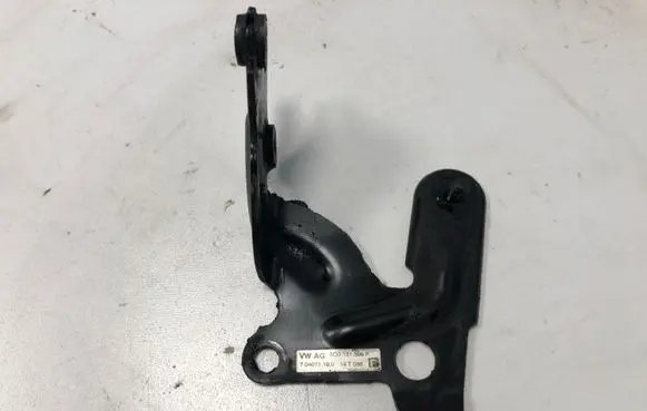 Volkswagen Golf VII Other engine bay part 5Q0121599P