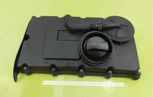 Volkswagen Touran I Rocker cam cover 03G103475