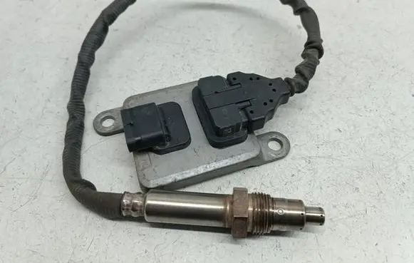 Mercedes-Benz Vito Viano W447 Lambda probe sensor A0009052709 180104010402 A2C164424002