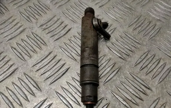 Audi A4 S4 B6 8E 8H Fuel injector 046130201E