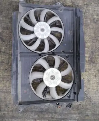 Toyota Avensis T270 Radiator cooling fan shroud 160400R160