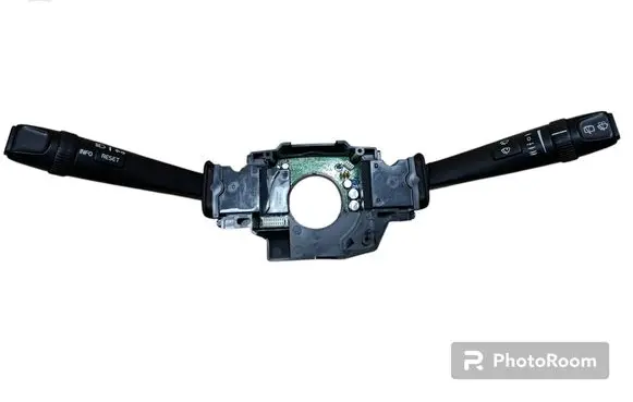 Volvo XC70 Wiper turn signal indicator stalk/switch 30772171 31268566 30768101