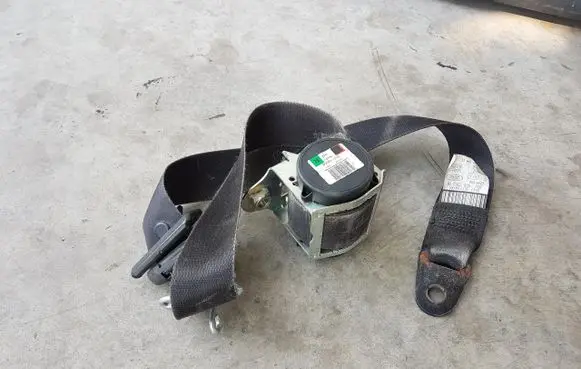 Ford Kuga I Front seatbelt