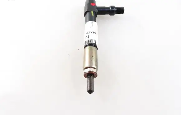 Mazda 626 Fuel injector D7390