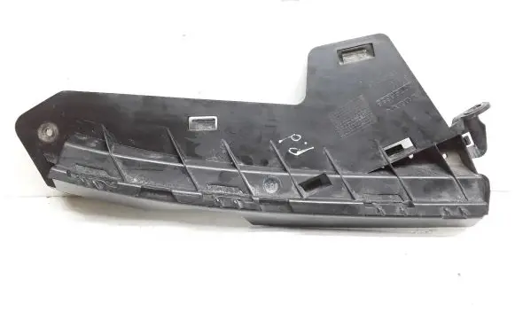 Volvo V70 Front bumper mounting bracket 30796388