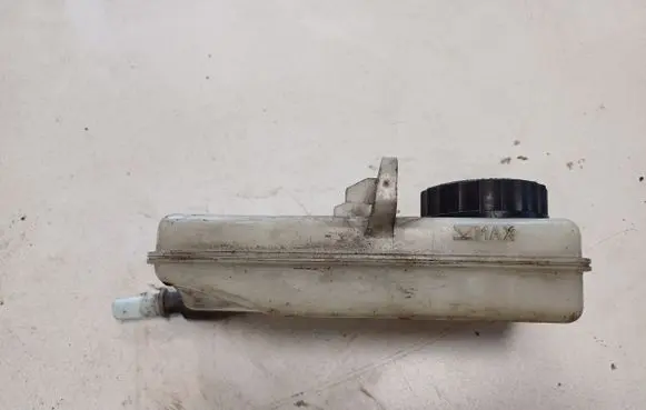 Citroen C4 I Brake fluid reservoir 