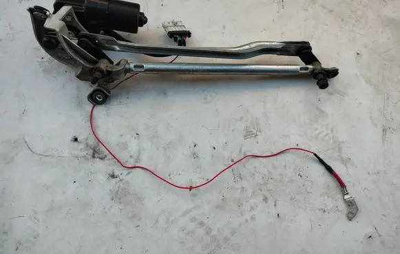 Front wiper linkage and motor