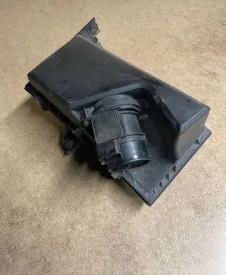 Volvo S40, V40 Air filter box 30620760 30884026 MR911238