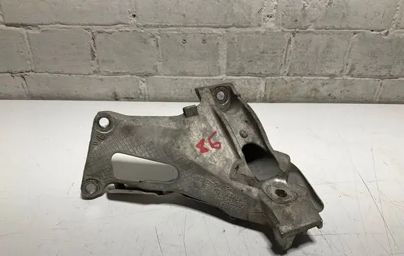 BMW X5 E70 Engine mounting bracket 6797921 58091210