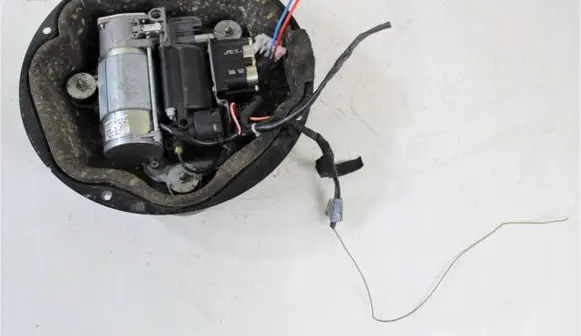 BMW 5 E39 Air suspension compressor 10820991092349