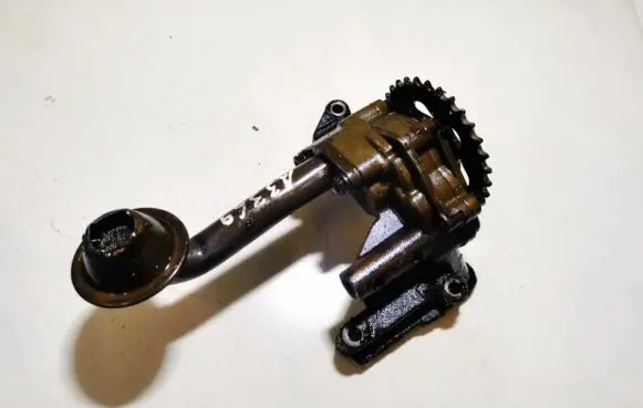 Volkswagen Golf IV Oil pump 06A115105