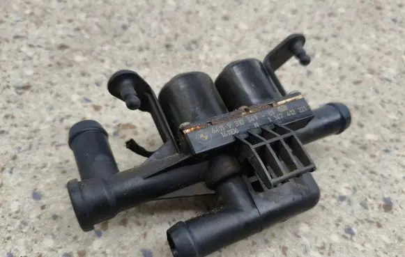 BMW 5 GT F07 Coolant heater control valve 9310349