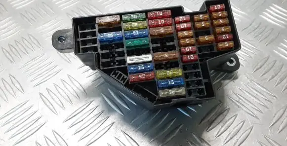 Volkswagen PASSAT B6 Fuse module