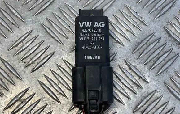 Audi A3 S3 A3 Sportback 8P Glow plug pre-heat relay 038907281D