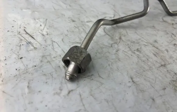 Jeep Grand Cherokee (WK) Fuel injector supply line/pipe 