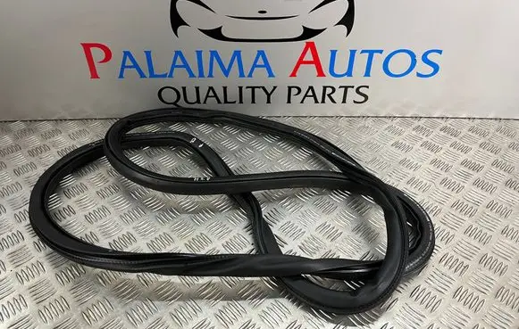 Opel Astra L Rubber seal front door (on door) 9847142380