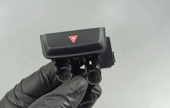 Maserati Quattroporte Hazard light switch 670071372