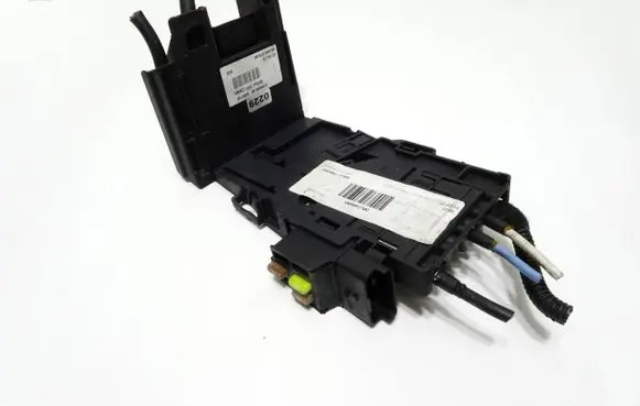 Peugeot 308 Fuse module 28236841 BBBA