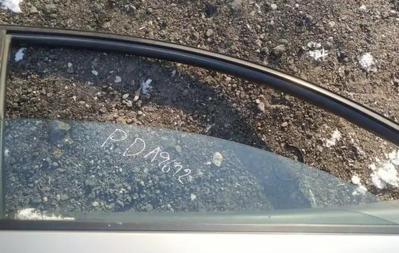 Nissan Primera Front door window glass four-door as2