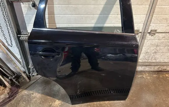 Mitsubishi Outlander Rear door