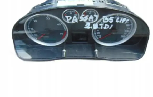 Volkswagen PASSAT B5.5 Speedometer (instrument cluster) 3b0920849C