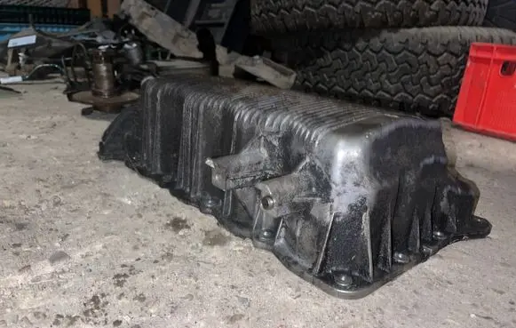 KIA Carens I Oil sump