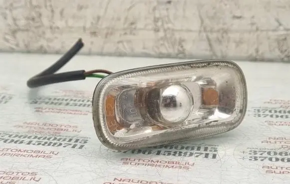 Audi A4 S4 B6 8E 8H Front fender indicator light 8E09491