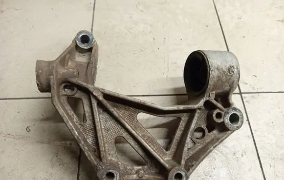 Volkswagen Polo Front lower control arm/wishbone 6Q0199293D