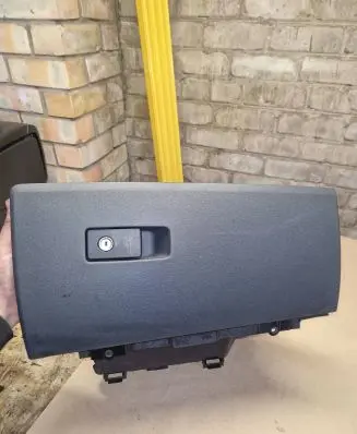 Volvo V70 Glove box 30676278
