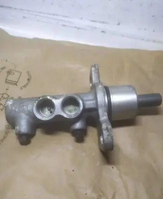 Volkswagen PASSAT B5.5 Master brake cylinder 101973