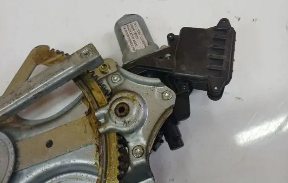 Toyota Corolla Verso AR10 Front door window regulator motor TOY260WJJB060207