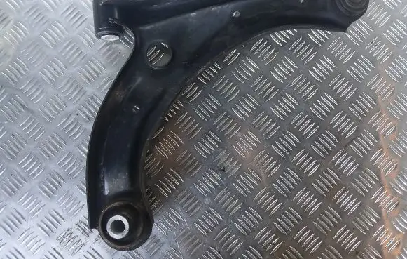 Suzuki Swift III Front control arm