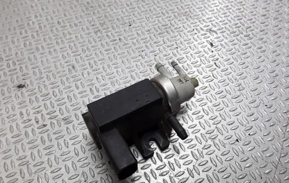 Volkswagen Golf IV Turbo solenoid valve 1J0906627A