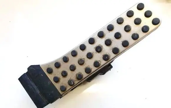 Mercedes-Benz C W205 Accelerator throttle pedal a2053000104 zgs005q9