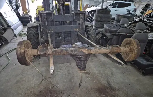Mitsubishi L200 Rear axle beam NOCODE