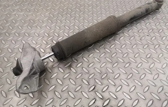 Volvo XC40 Rear shock absorber/damper 32221534