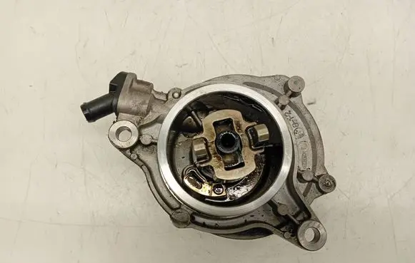 BMW 5 E60 E61 Vacuum pump 700437012 7791232 18T1491746
