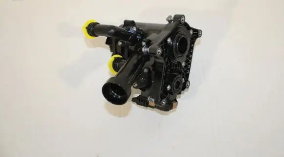 BMW X5 G05 Thermostat housing 8642559