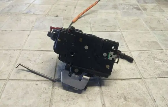 Audi A4 S4 B6 8E 8H Rear door lock 8E0839015C