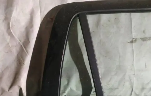 Opel Astra G Rear vent window glass 